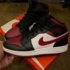 Jordan 1 Mid